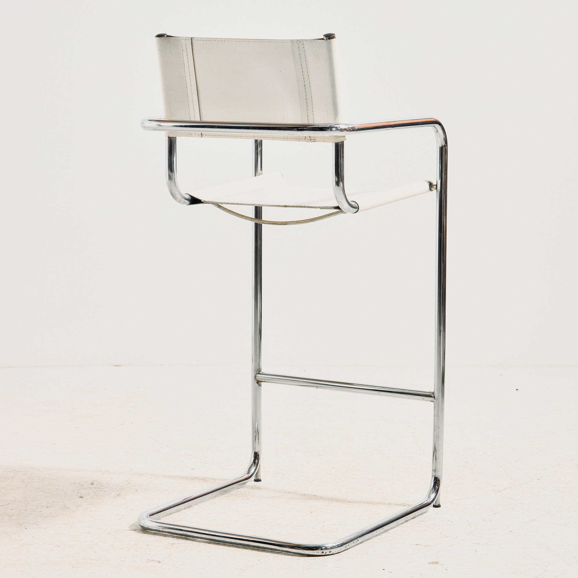 Bauhaus style tubular bar stool - Image 3