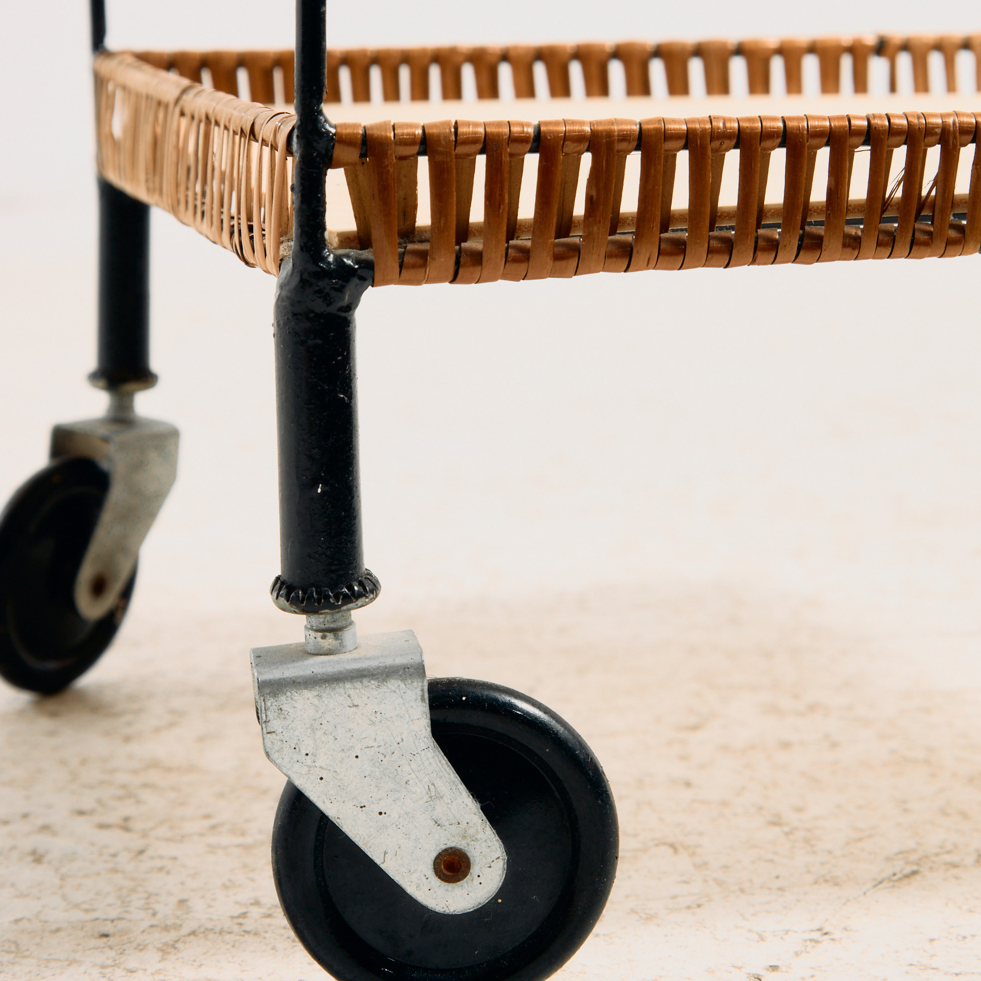 Fém zsúrkocsi bambusz és rattan részletekkel - Image 9