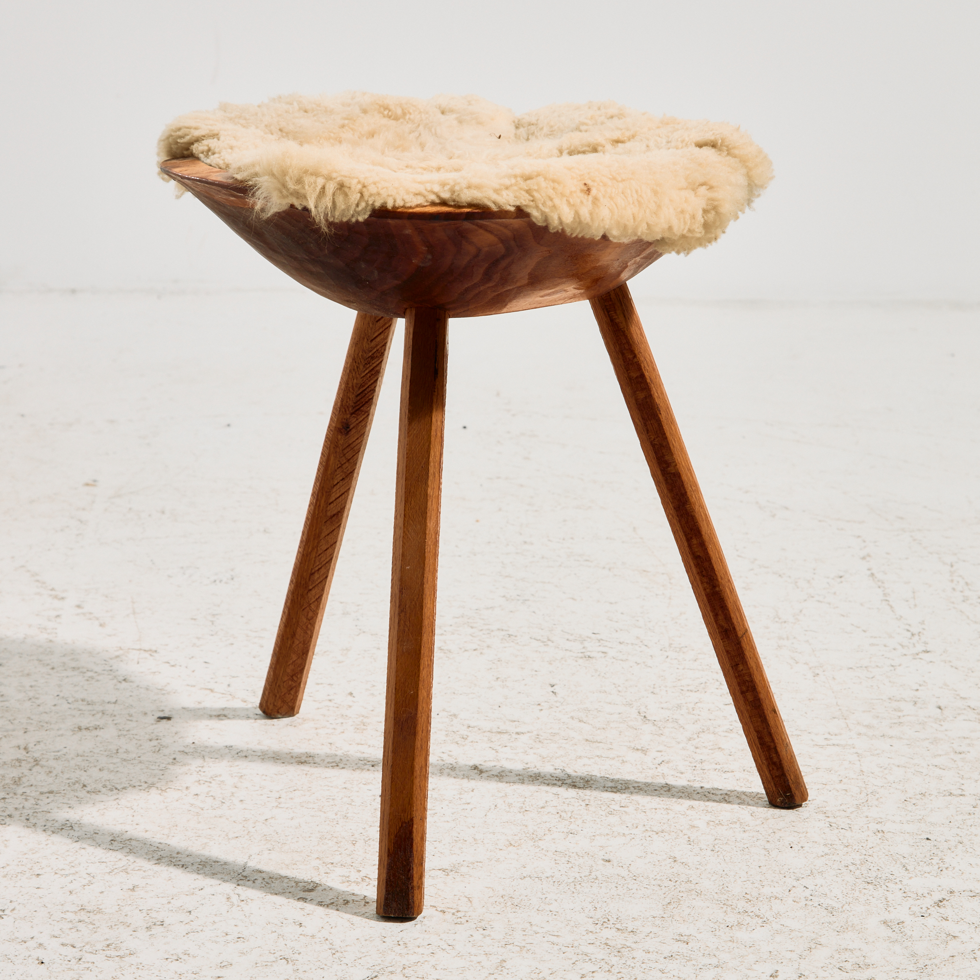 Handcrafted milking stool - Image 2