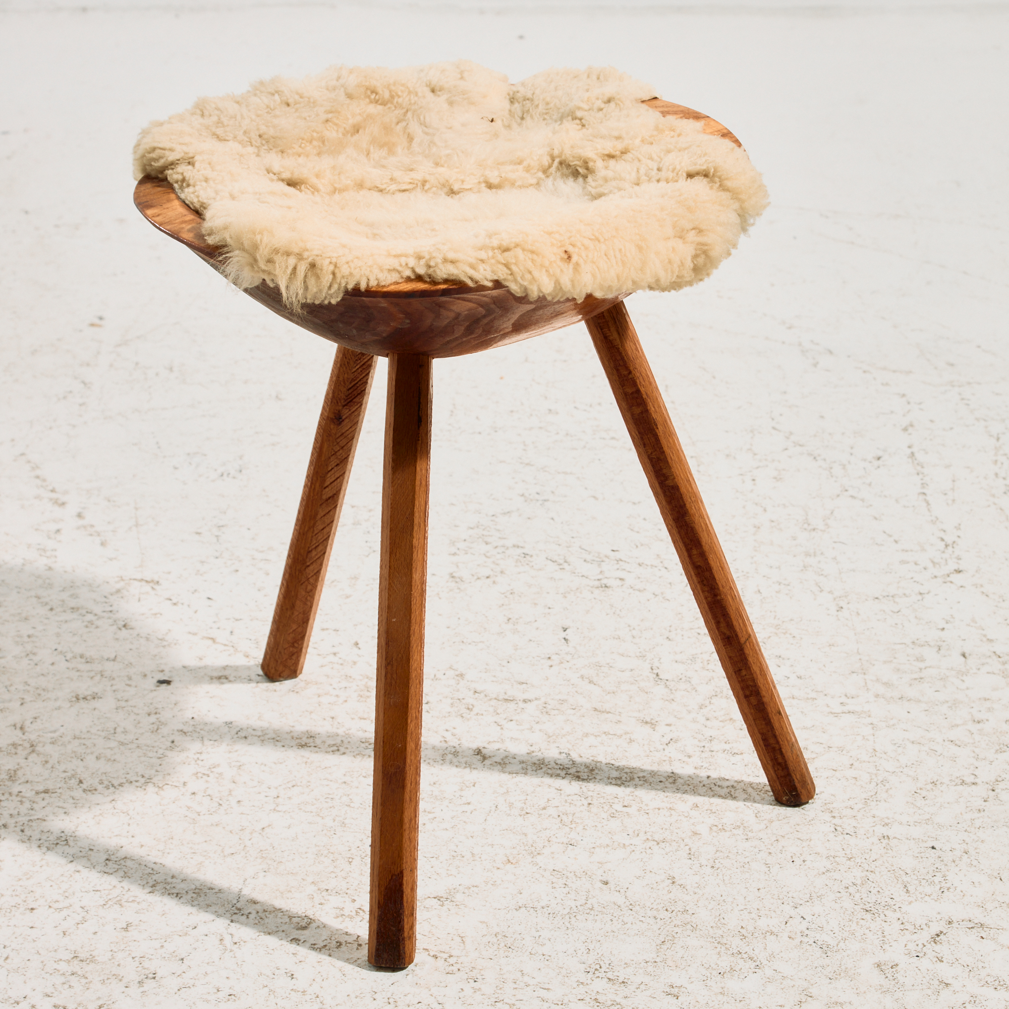 Handcrafted milking stool - Image 3