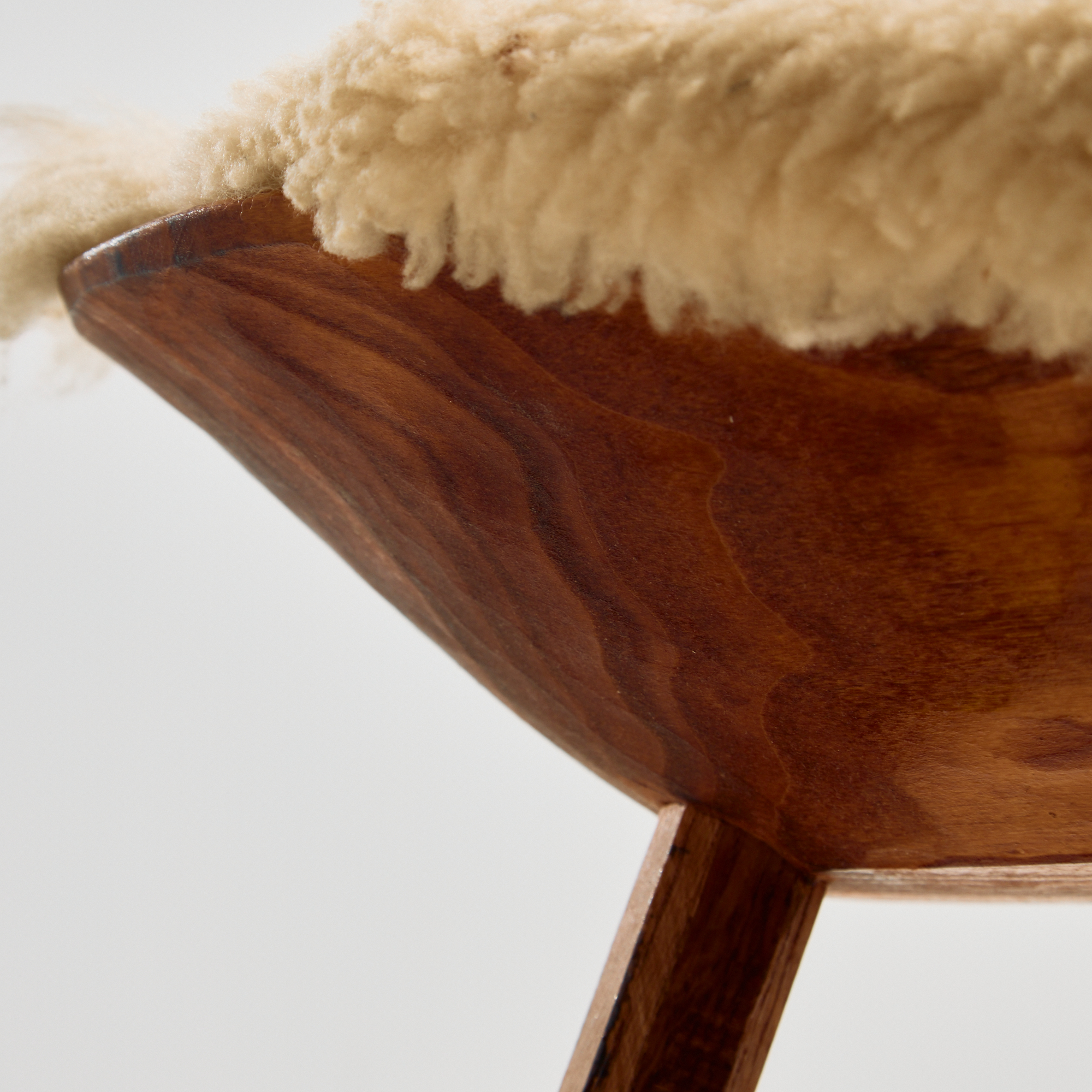 Handcrafted milking stool - Image 4