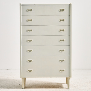 White-painted dresser with seven drawers