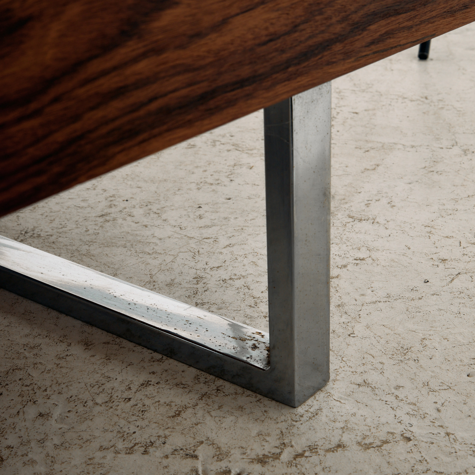 Rosewood executive desk by Trevor Chinn and Ray Leigh for Gordon Russell - Image 18