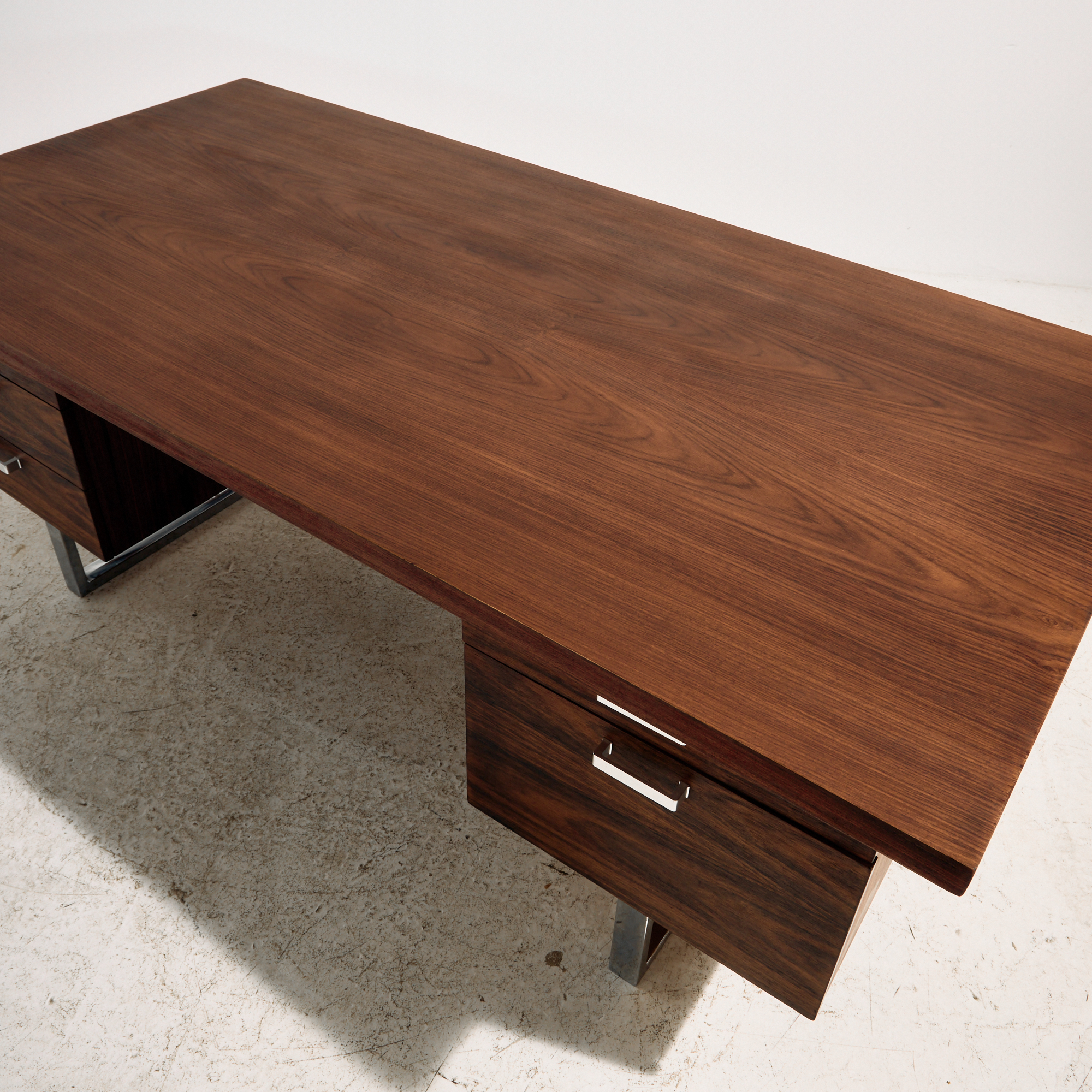 Rosewood executive desk by Trevor Chinn and Ray Leigh for Gordon Russell - Image 20